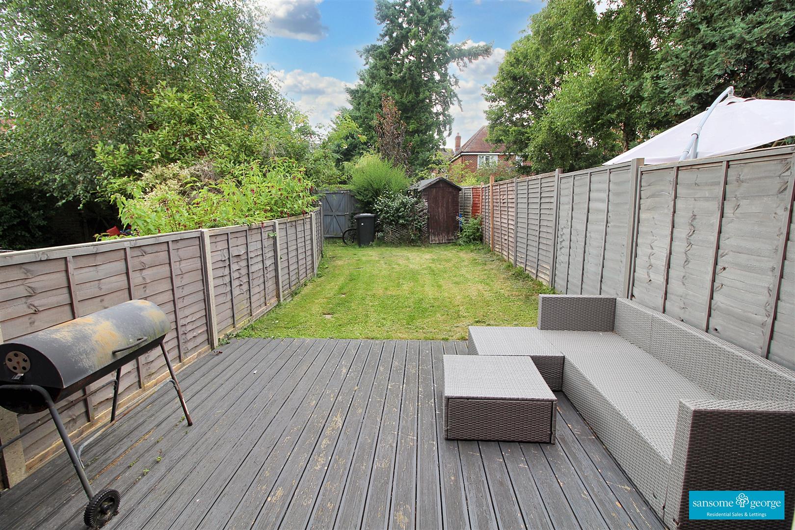 2 bed property in Pryor Close, Reading